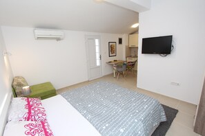 1 bedroom, iron/ironing board, free WiFi, bed sheets