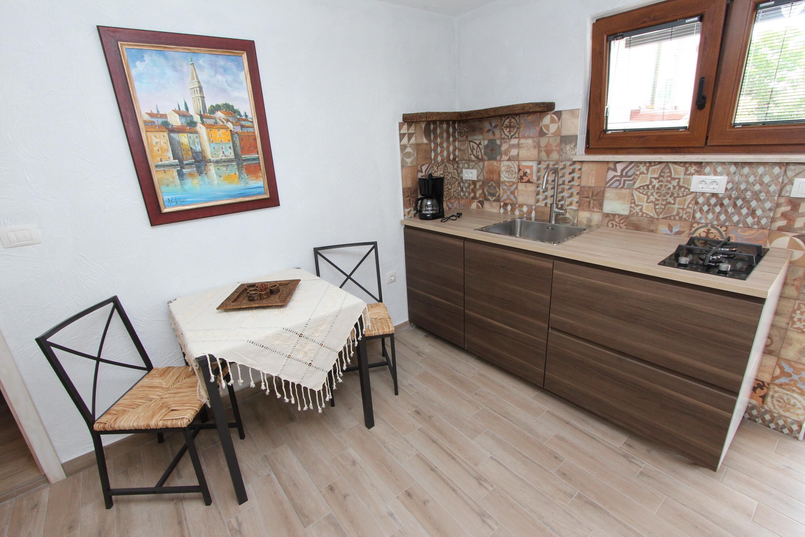 Kühlschrank, Wasserkocher mit Kaffee-/Teezubehör