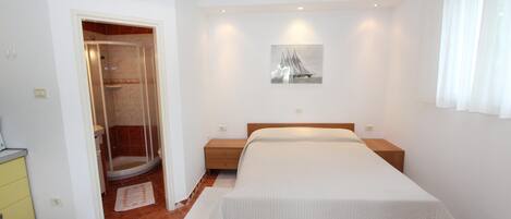 1 bedroom, free WiFi, bed sheets