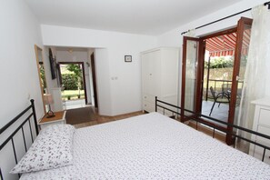 1 bedroom, free WiFi, bed sheets