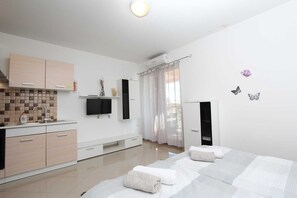 1 bedroom, iron/ironing board, free WiFi, bed sheets