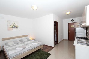 1 bedroom, iron/ironing board, free WiFi, bed sheets