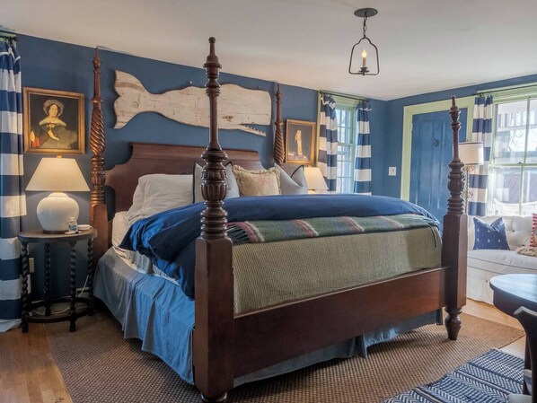 5 habitaciones, escritorio y tabla de planchar con plancha 