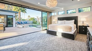 4 bedrooms, desk, iron/ironing board, travel crib - Scottsdale Walk to Old Town - 4BR Luxury Villa w/ Pool, Spa & Fire Pit (Scottsdale)
