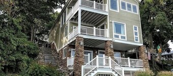 Stunning Lakefront Family Friendly getaway