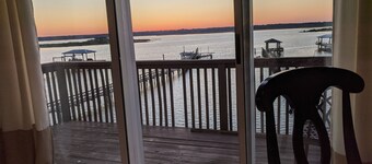 Directly on Intracoastal Sunsets on the East Coast, king beds in every bedroom!