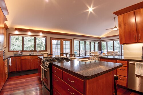 Serenity Bay-Spacious House-Prv Pool-6 bdrms-5baths-Hot Tub-AskAbout 2NightStays