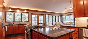 Serenity Bay-Spacious House-Prv Pool-6 bdrms-5baths-Hot Tub-AskAbout 2NightStays