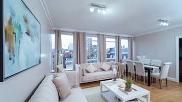 Royal Apartment, Accessible, Ensuite | Interior