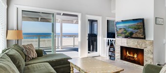 The Sand Castle - Beachfront House- Plenty of Outdoor Space- Oceanfront