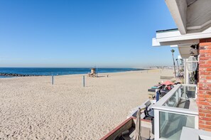 Am Strand, Liegestühle, Strandtücher
