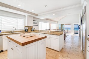 Fridge, microwave, oven, stovetop - The Sand Castle - Beachfront House- Plenty of Outdoor Space- Oceanfront (Newport Beach)