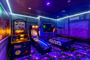 Game room - Paradise Point | 5 Bed, 5.5 Bath Luxury Villa with Private Pool, Galaxy Arcade (Kissimmee)