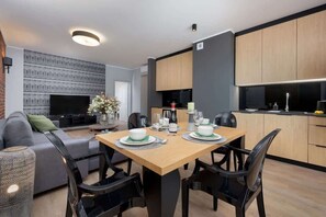 Dining - Stylish Apartment | Parking, Air Conditioning, Close to Market Square (Poznań)