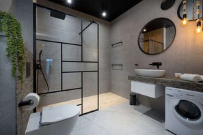 Dusche, Haartrockner, Handtücher