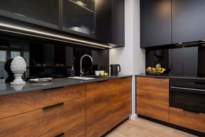 Réfrigérateur, four, plaque de cuisson, lave-vaisselle