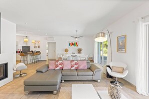 Televisor i taula de tennis de taula 