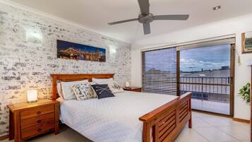 2 bedrooms, iron/ironing board, free WiFi