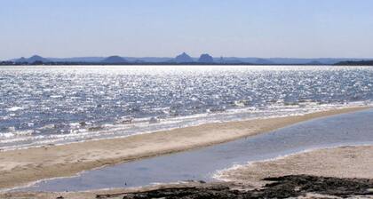 Bribie Escape, Top Floor Unit with Waterviews