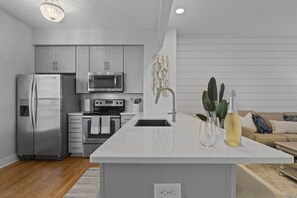 Condo, 3 Bedrooms | Private kitchen