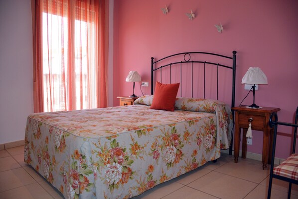 4 Schlafzimmer, Bügeleisen/Bügelbrett, Bettwäsche