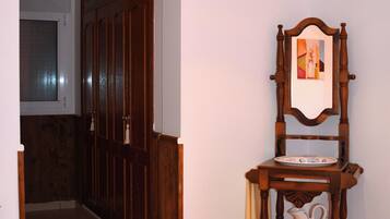 4 Schlafzimmer, Bügeleisen/Bügelbrett, Bettwäsche