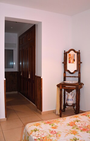 4 Schlafzimmer, Bügeleisen/Bügelbrett, Bettwäsche