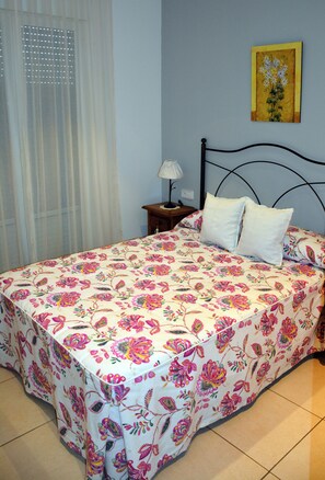 4 Schlafzimmer, Bügeleisen/Bügelbrett, Bettwäsche