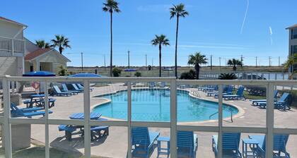 "The Erin" ~ a nautical condo with beach & pond view