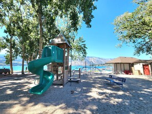 Children’s area - Wapato Point Halmalka Condo 512B Sleeps 8 by Outdoor Pool, Sandy Beach Amenities (Manson)