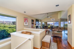 TV connectée, cheminée, jeux vidéo, lecteur de DVD