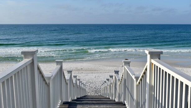 Beach nearby - Large Seaside Home, Tower w/ Gulf Views, Sleeps 12, 3 Min to Beach + 2 Bikes! (Santa Rosa Beach)