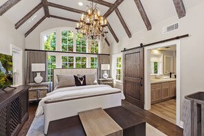6 bedrooms, free WiFi, bed sheets