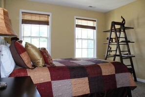 6 quartos, ferros/tábuas de passar roupa, Wi-Fi, roupa de cama