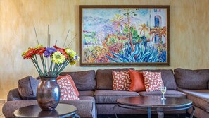 Smart TV, DVD player, books, stereo