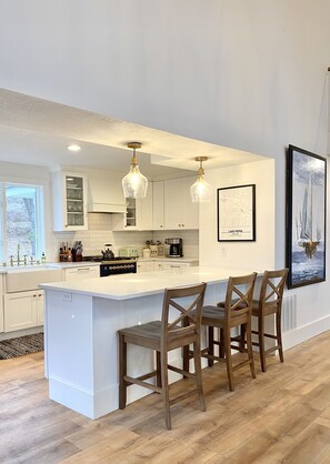 Fridge, microwave, oven, stovetop - Stunning 3 bed/3bath Renovated Cabin on Lake Pepin (Frontenac)