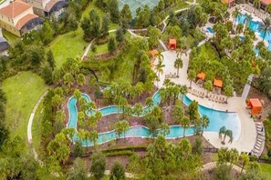 Utomhuspool och uppvärmd pool