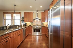 Fridge, microwave, oven, stovetop - Waterside Retreat with Huge Wraparound Deck (Lakeside)