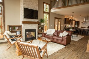 Smart TV y chimenea 
