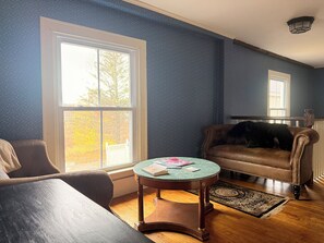 Smart-TV, peis, videospill og kontorer