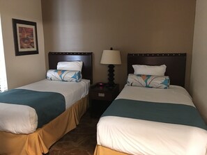 2 habitaciones, tabla de planchar con plancha, wifi y ropa de cama 