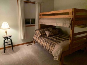 3 chambres, lit parapluie, Wi-Fi, draps fournis