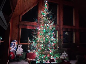 Interior - Cozy Cabin on the Lake (Eagle Harbor)