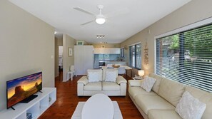 Living area - Hi Surf 1 - Top Location (Avoca Beach)