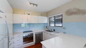 Microwave, oven, stovetop, dishwasher - Hi Surf 1 - Top Location (Avoca Beach)