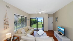 Living area - Hi Surf 1 - Top Location (Avoca Beach)