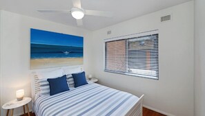 2 bedrooms, iron/ironing board, Internet, bed sheets - Hi Surf 1 - Top Location (Avoca Beach)