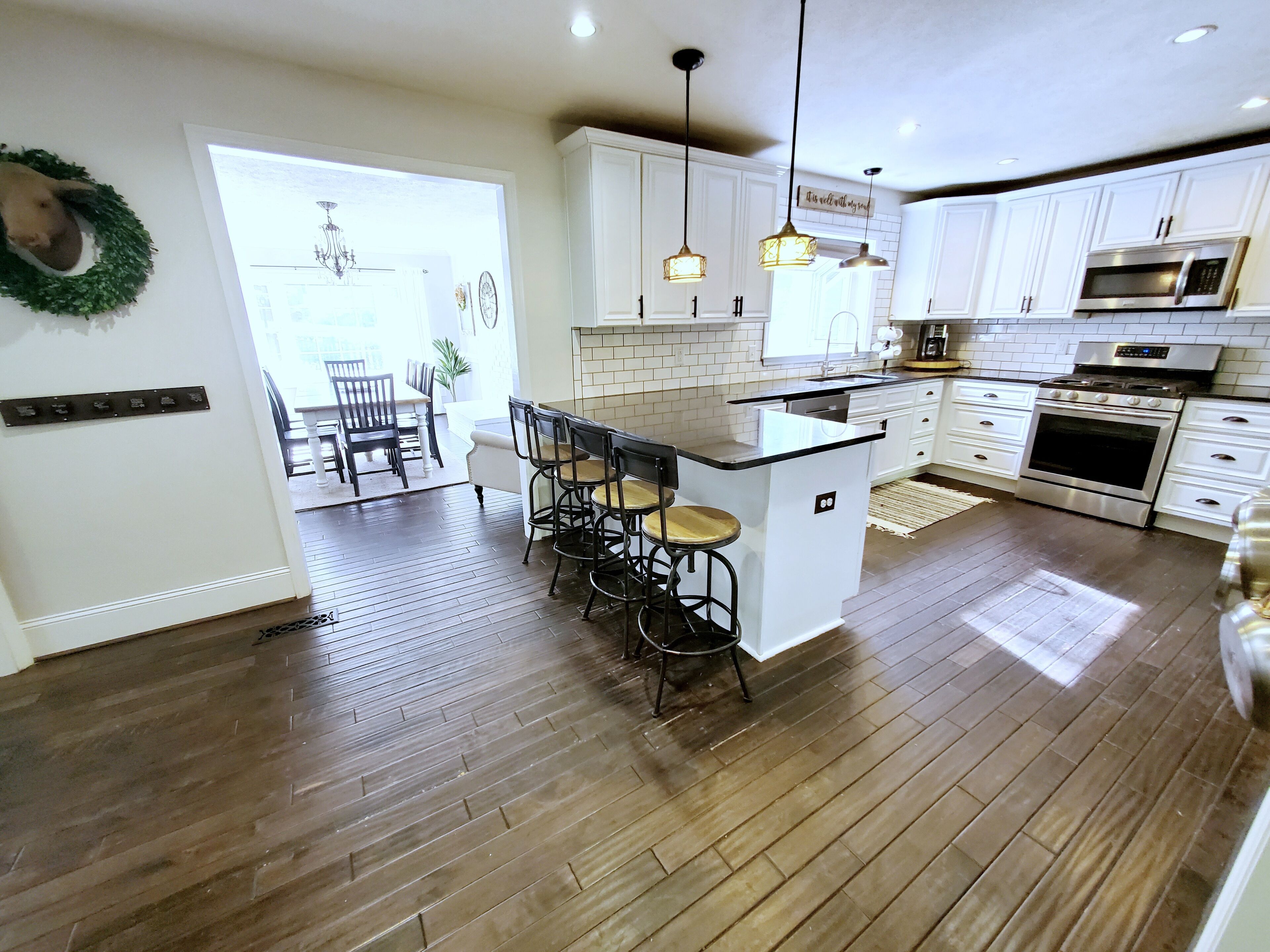 Geladeira, micro-ondas, fogão, cooktop