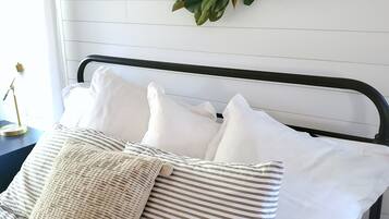 4 bedrooms, desk, iron/ironing board, free WiFi