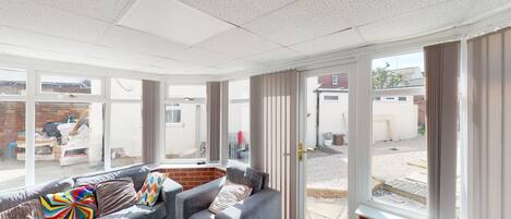 Deluxe Room | Living room | Flat-screen TV